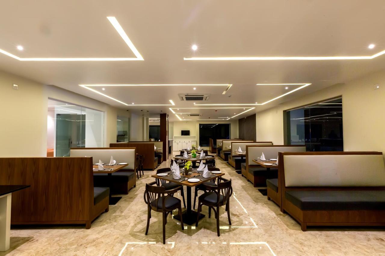Hotel The Fern Residency Vijayapura à Bijāpur Extérieur photo