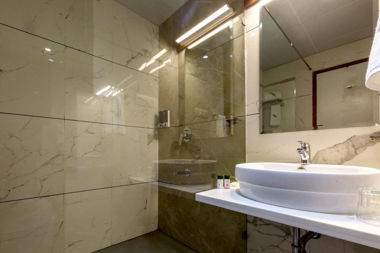 Hotel The Fern Residency Vijayapura à Bijāpur Extérieur photo